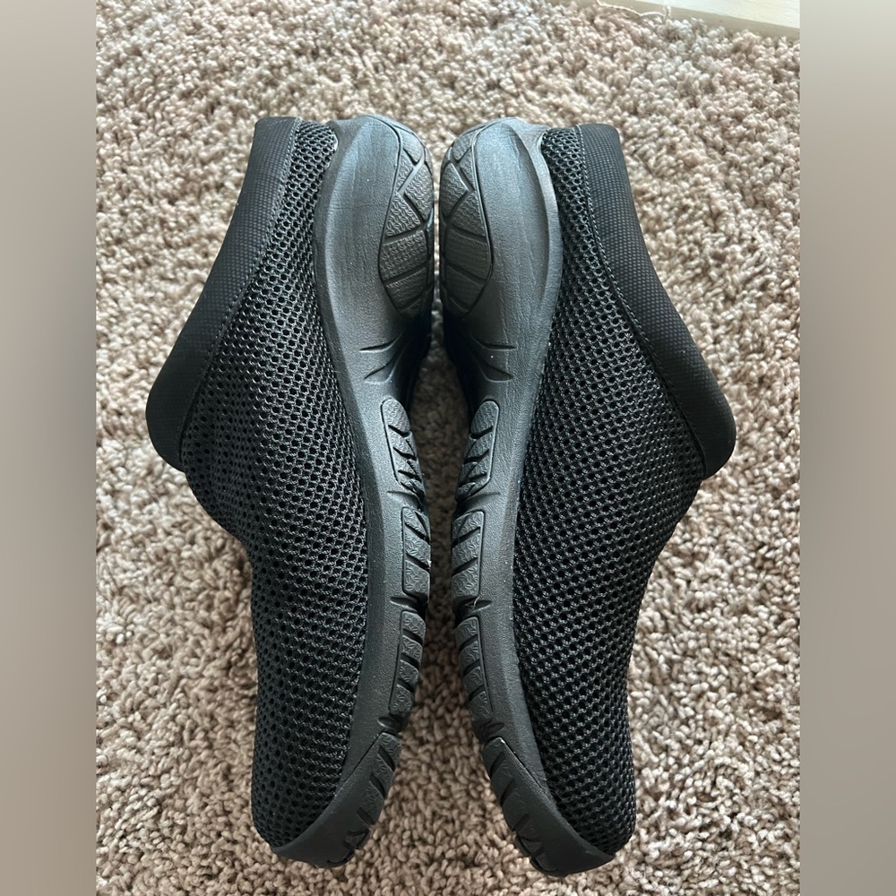 Merrell Shoes Women’s size 11 black - Picture 4 of 9